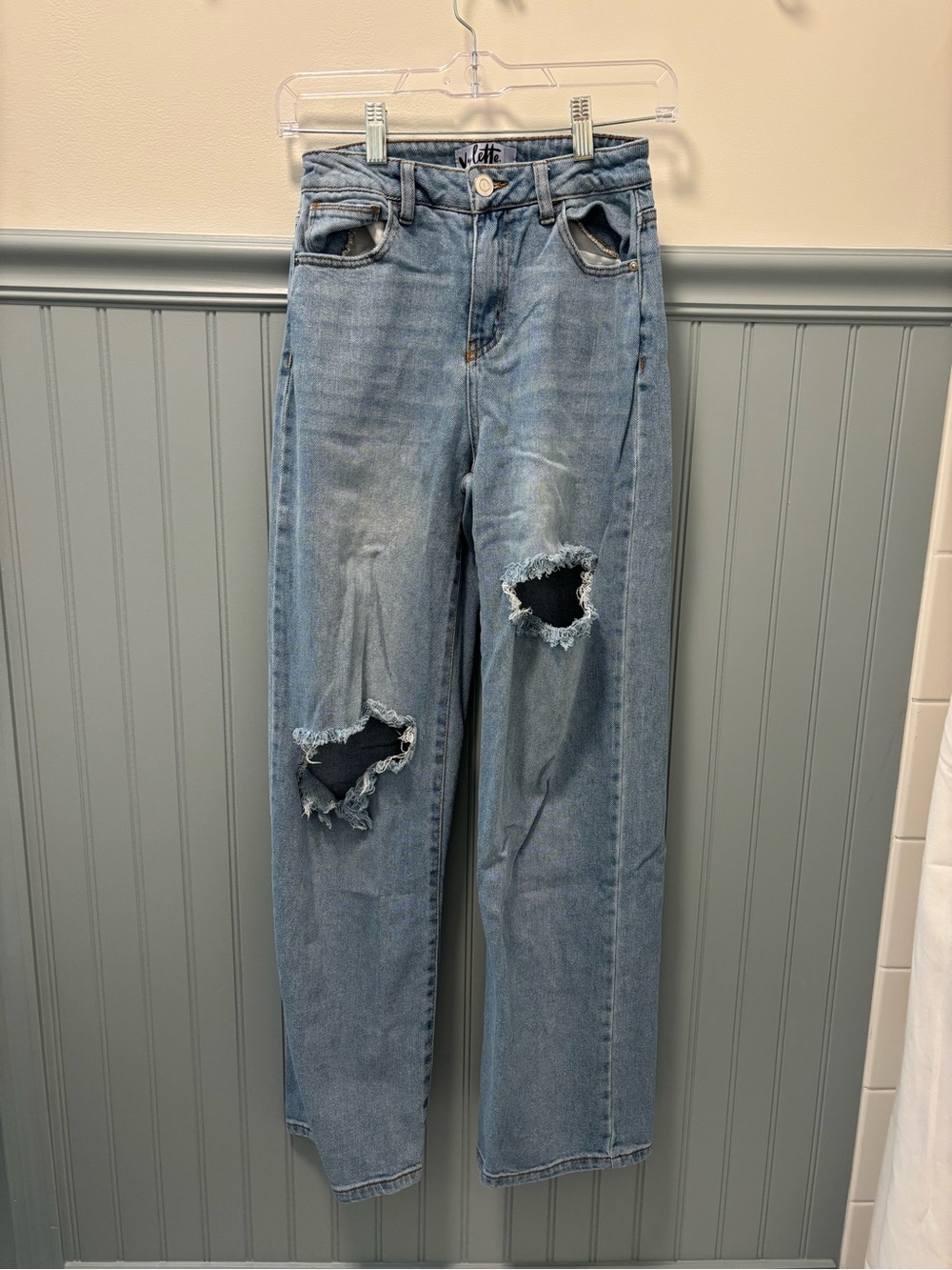 Distressed Light Blue Wide-Leg Jeans by Vilette